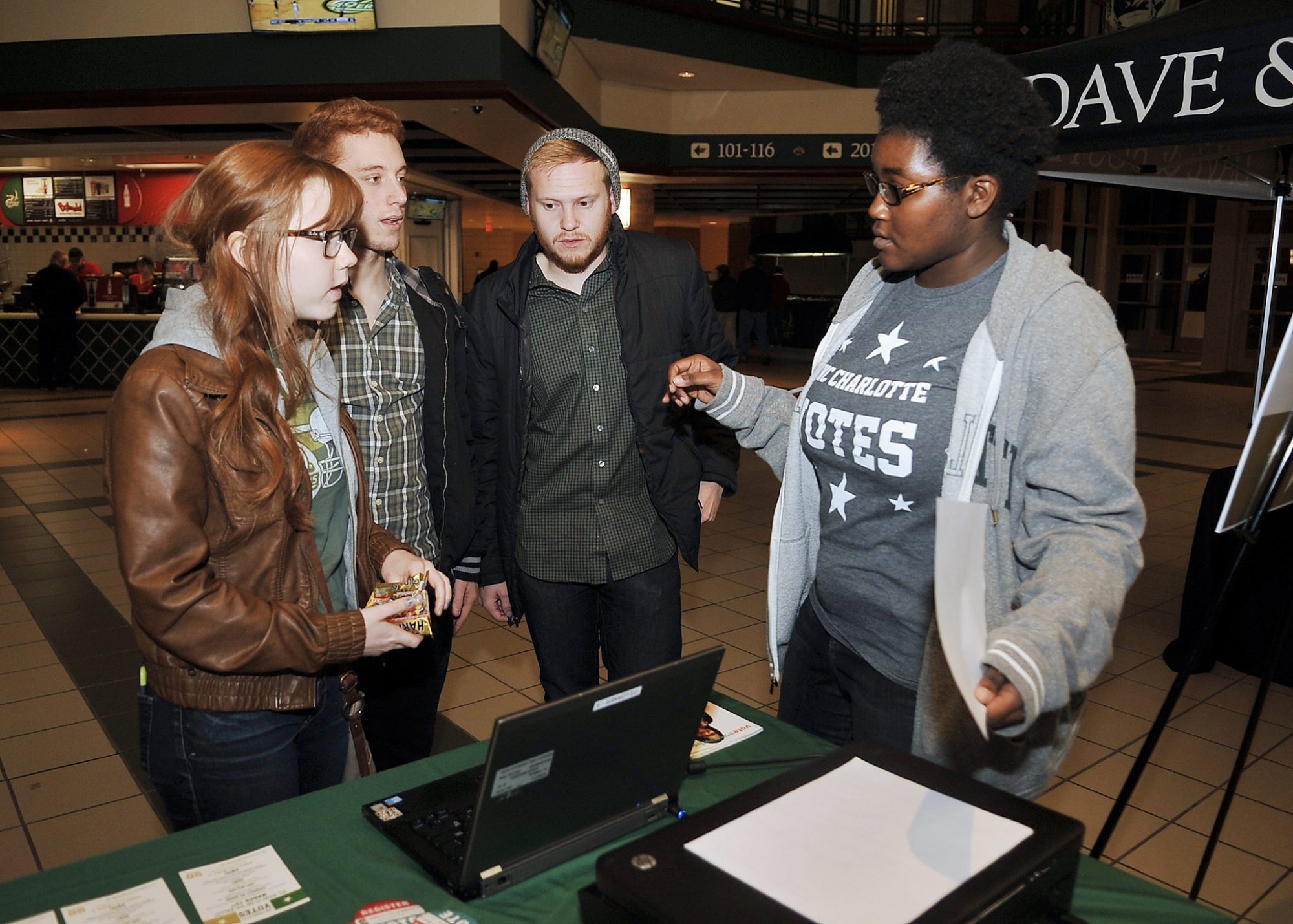 student volunteers help other students register to vote